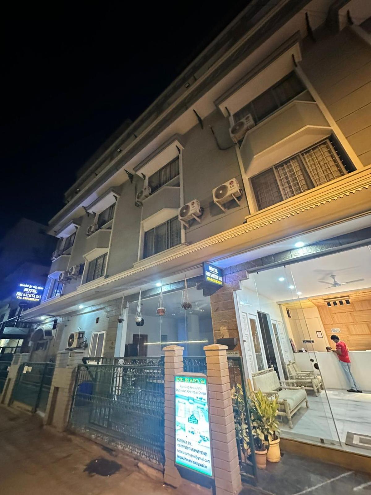 Hotel Sri Sathya Sai Bangalore Exterior foto