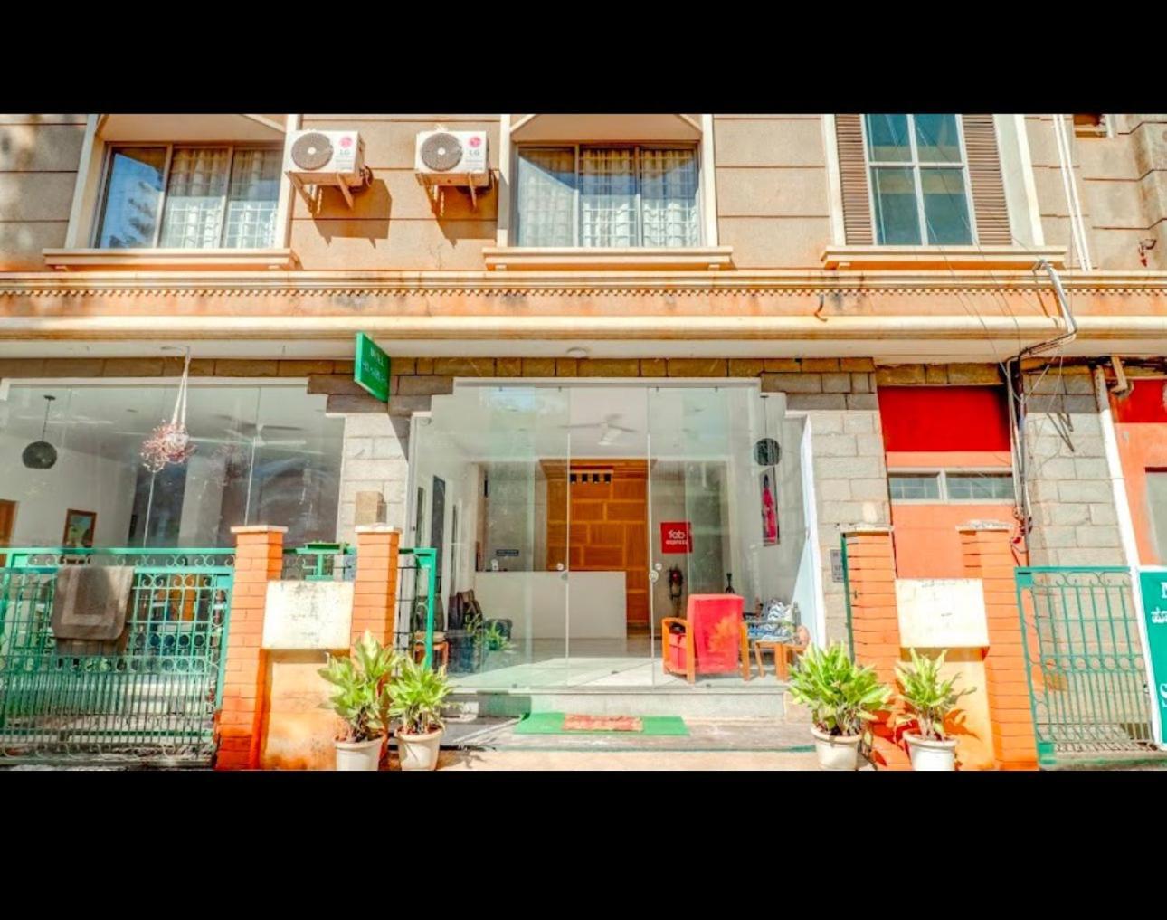 Hotel Sri Sathya Sai Bangalore Exterior foto